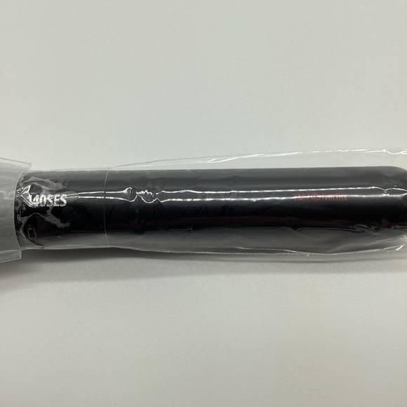 MAC Stranger Things 140SES Synthetic Full Fan Brush - Brand New In Package - Picture 9 of 13